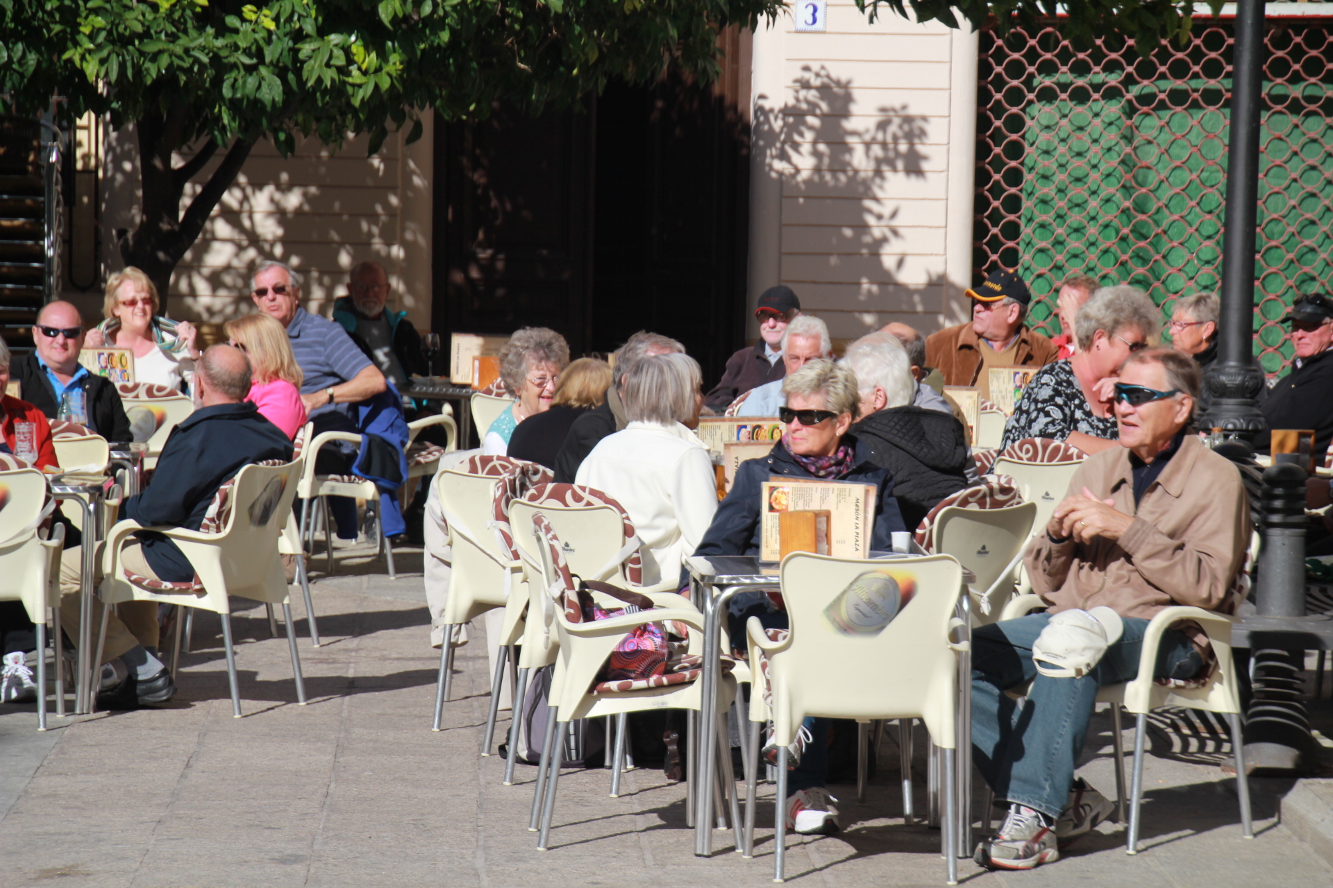 turistas extranjeros, bar