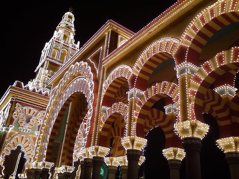 Portada de la Feria de Córdoba de noche